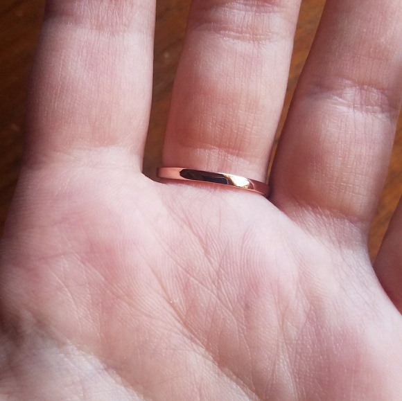 NWOT Rose Gold Arrow Ring - Picture 7 of 8